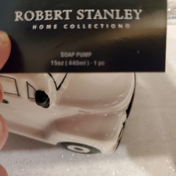 Robert Stanley Vintage Blue Pick up Truck with Christmas Tree Soap Dispenser - Picture 4 of 6